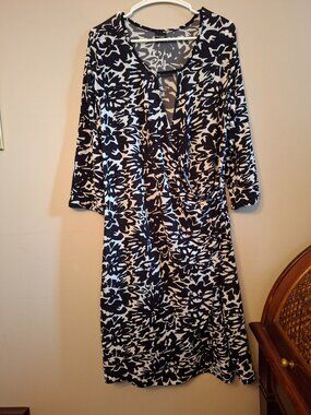 Cover Me black and white Mid Length Wrap Dress in size Large Lighter weight